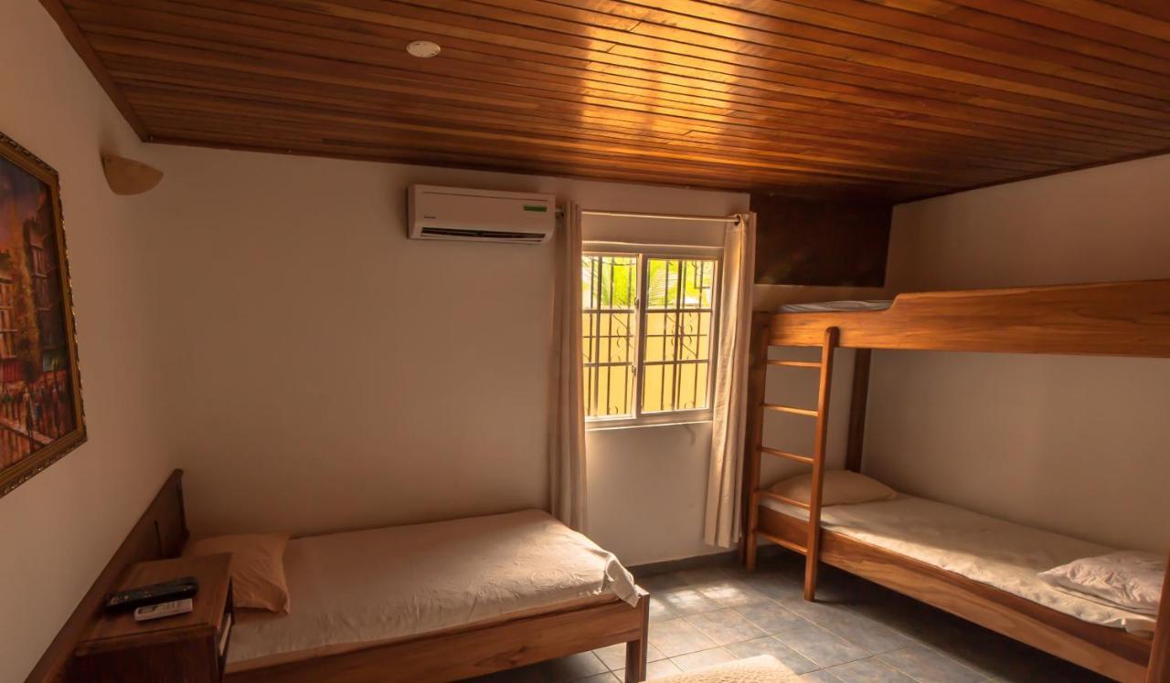 Hotel Posada Los Delfines Бокас дел Торо Екстериор снимка