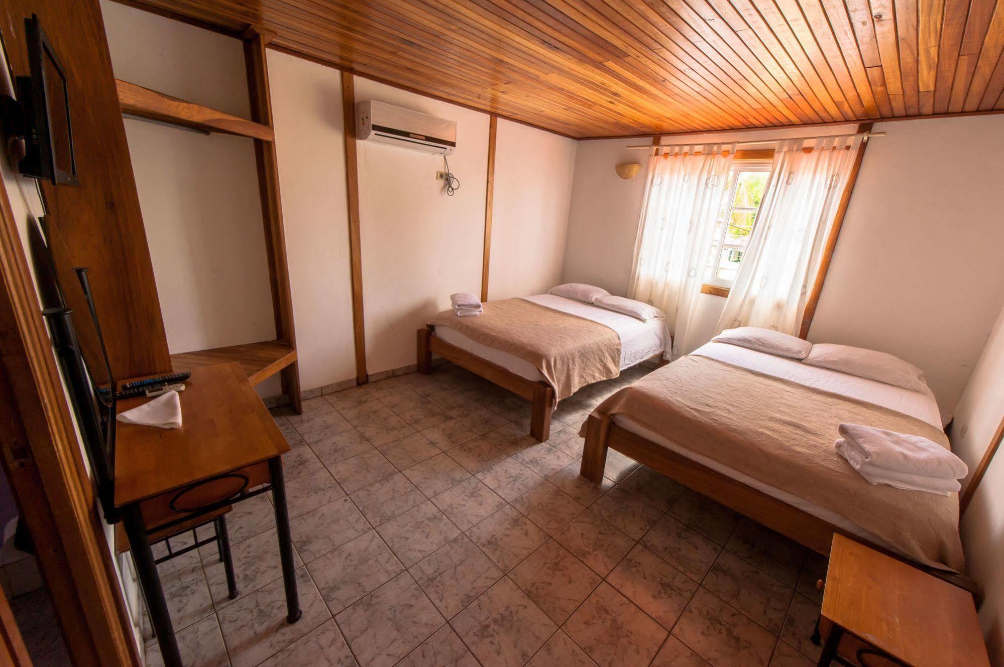 Hotel Posada Los Delfines Бокас дел Торо Екстериор снимка