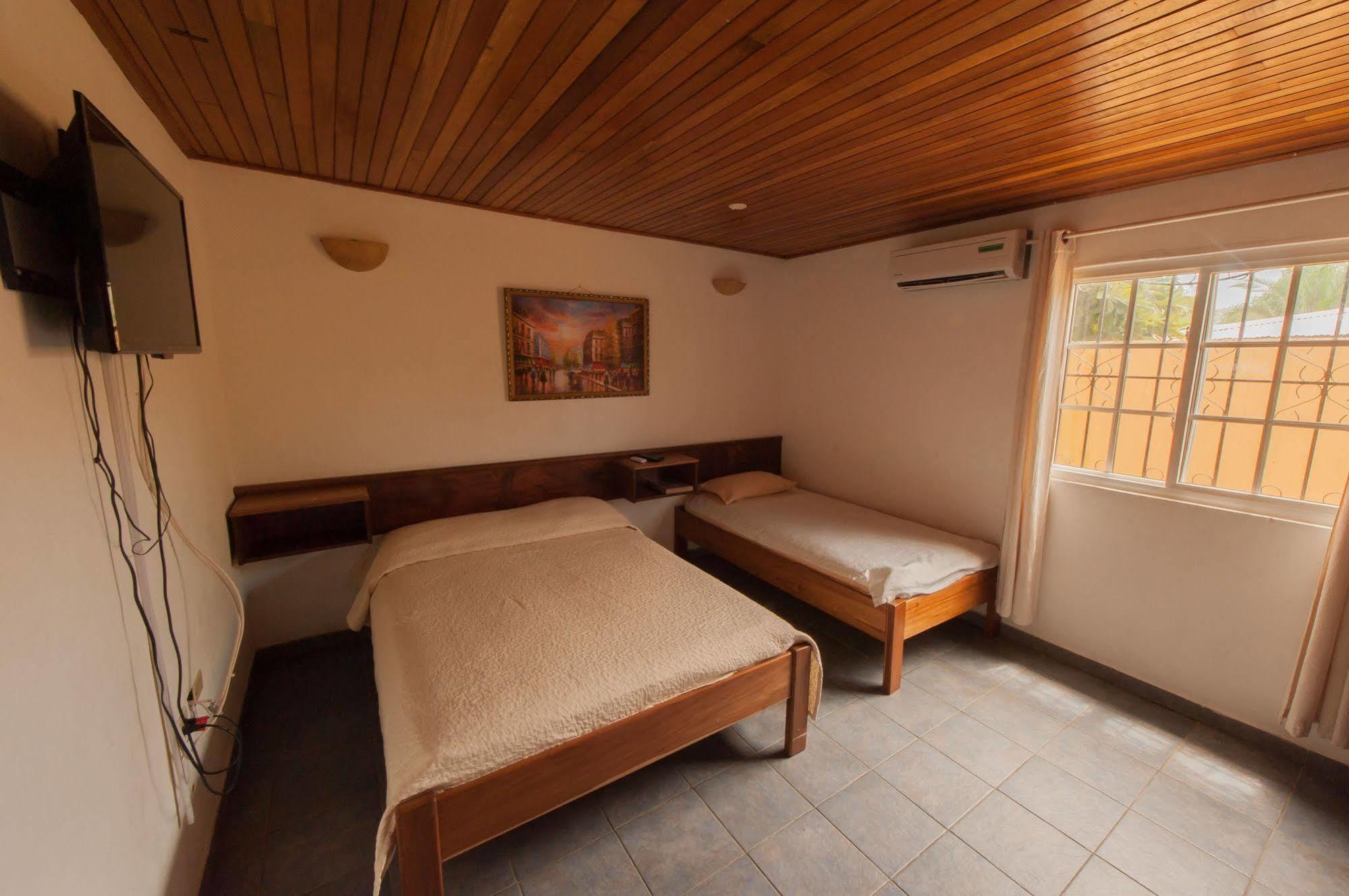 Hotel Posada Los Delfines Бокас дел Торо Екстериор снимка