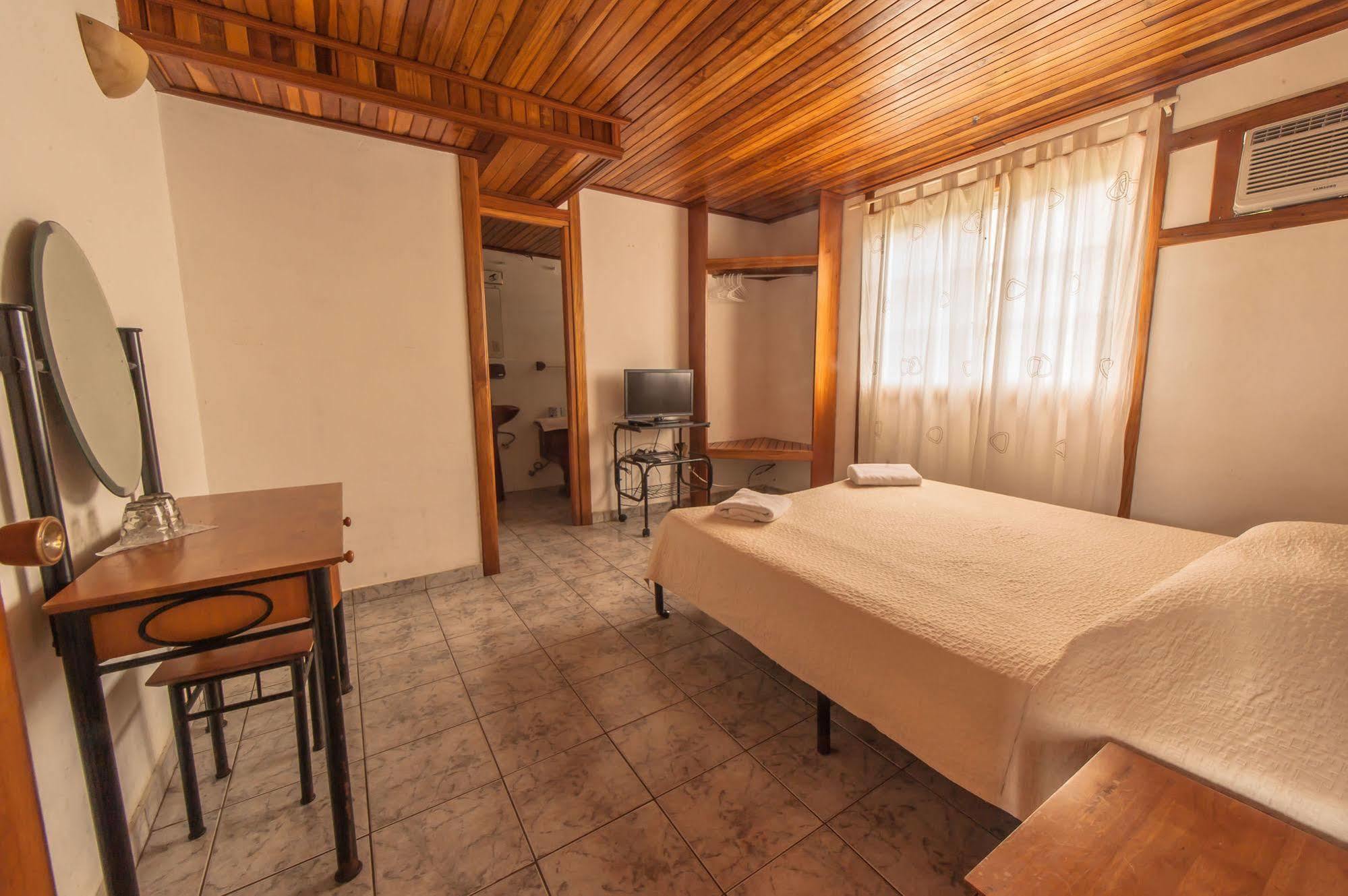 Hotel Posada Los Delfines Бокас дел Торо Екстериор снимка
